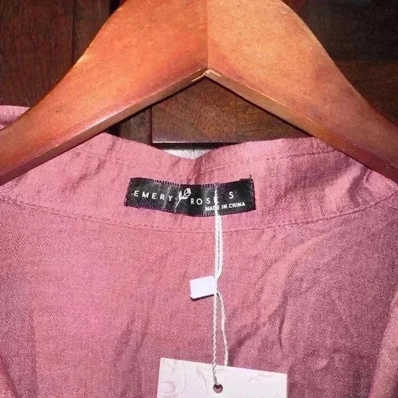 NWT! Emery Rose Blouse Shirt for Woman. Size S, Salmon color - Picture 4 of 7